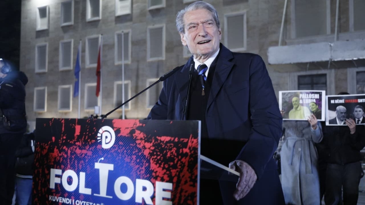 “Rama ka vjedhur 90 përqind të 67 miliardë eurove”/ Berisha: Moti i keq ua shembi rrugët e florinjta, kurse…