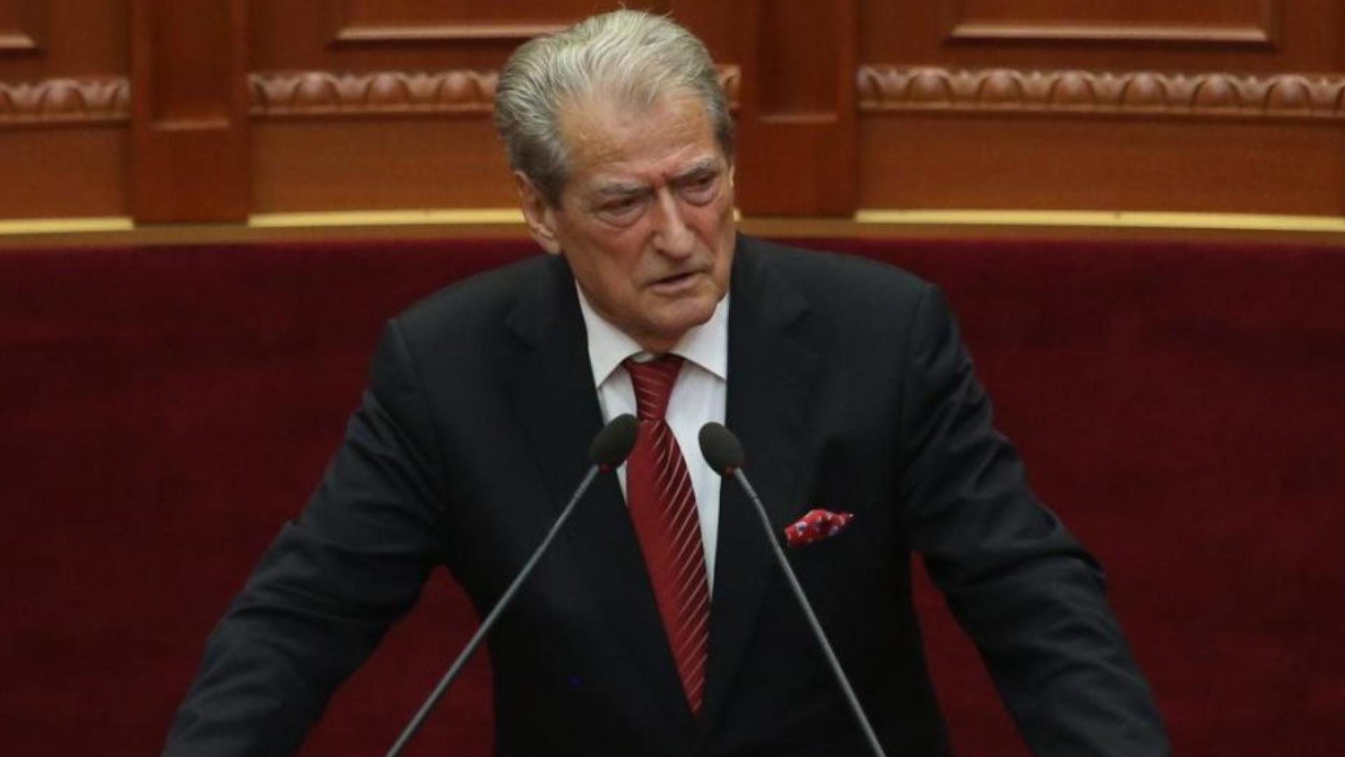 Sali Berisha përjashtohet 10 ditë nga Kuvendi