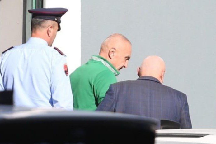 Korrupsion, pastrim parash dhe fshehje pasurie! Nis sot gjyqi në themel ndaj Metës, kreu I PL këmbëngul: Seancat të transmetohen live