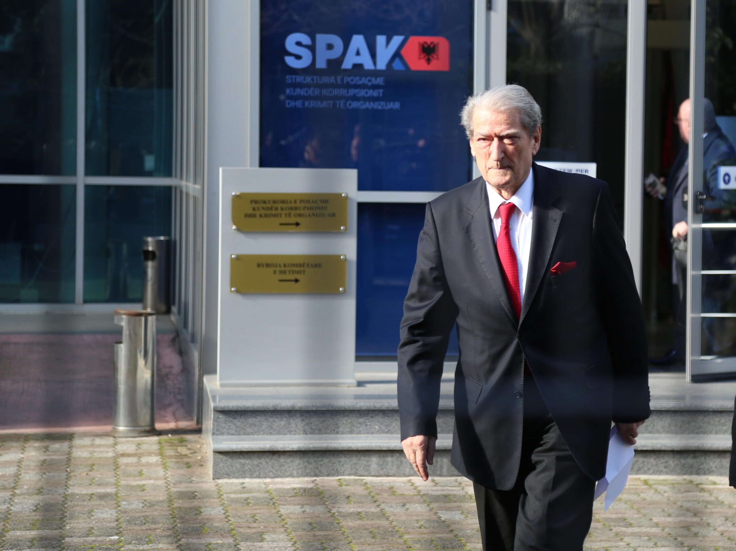 Në zbatim të masës së sigurisë, Sali Berisha paraqitet në SPAK