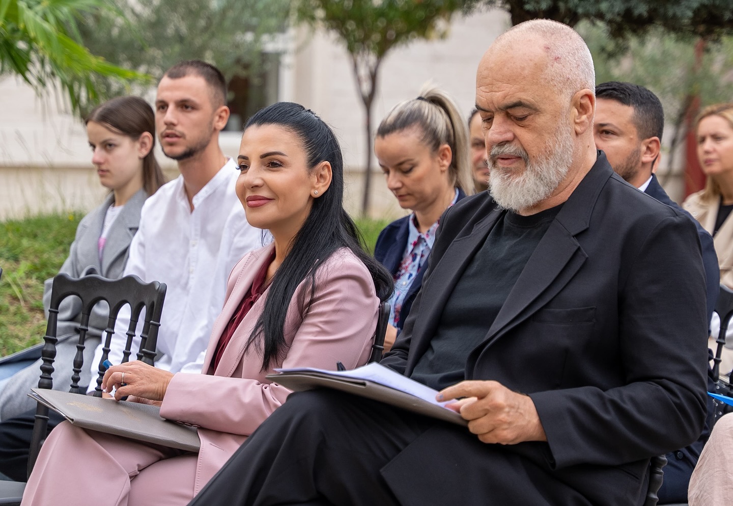Pse nuk e shkarkon Ballukun? Ja si përgjigjet Rama