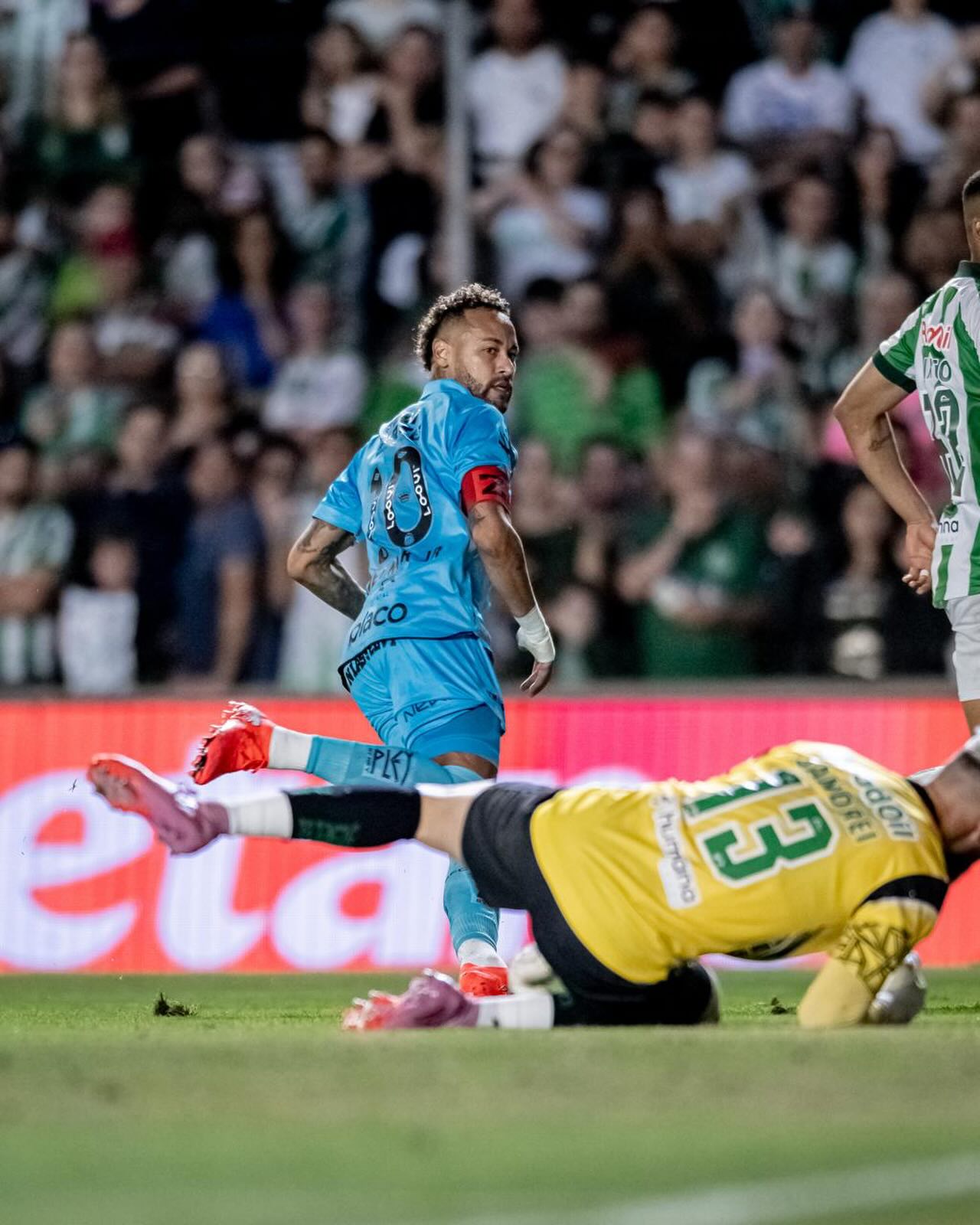 Neymar i fiksuar pas flokëve, ja sa paguhet berberi i tij
