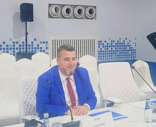 Nga Dr. Arben Ramkaj: Drejt një nisme globale për të luftuar islamofobinë dhe antisemitizmin