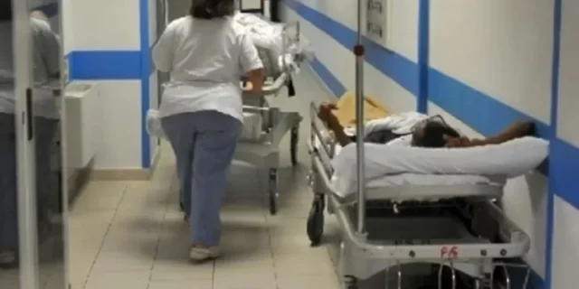 E rëndë/ Tentoi të vriste shokun e dhomës në spital, arrestohet 43-vjeçari 8 640 0 695167b9e69f7