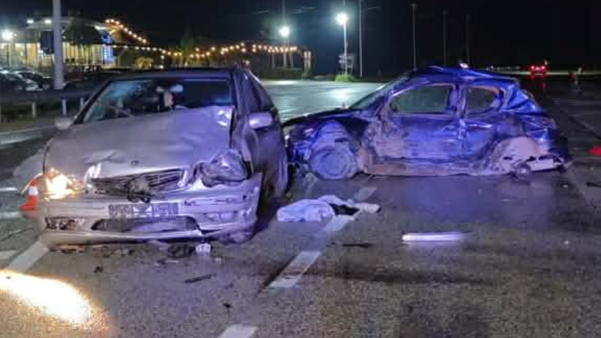 VIDEO/ Aksident tragjik në autostradën Levan–Tepelenë, humb jetën 20-vjeçari 9 Aggiungi un sottotitolo 4