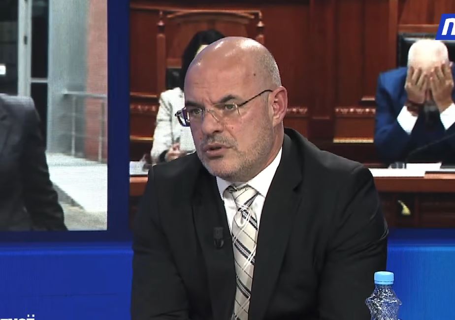 “E di çfarë përfaqëson Rama”, Avenir Peka zbulon bisedat me gazetari e njohur në botë: Nuk shkruaj dot kundër kryeministrit sepse… 13 Avenir