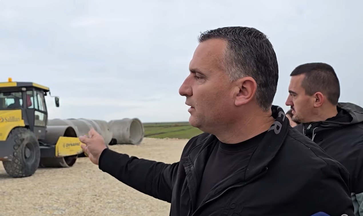 “Salillari na mori tokat”! Banorët e Levanit në protestë: I kemi përfituar me ligjin 7501, nuk na japin certifikatën e pronësisë 3 Banoret Salillari