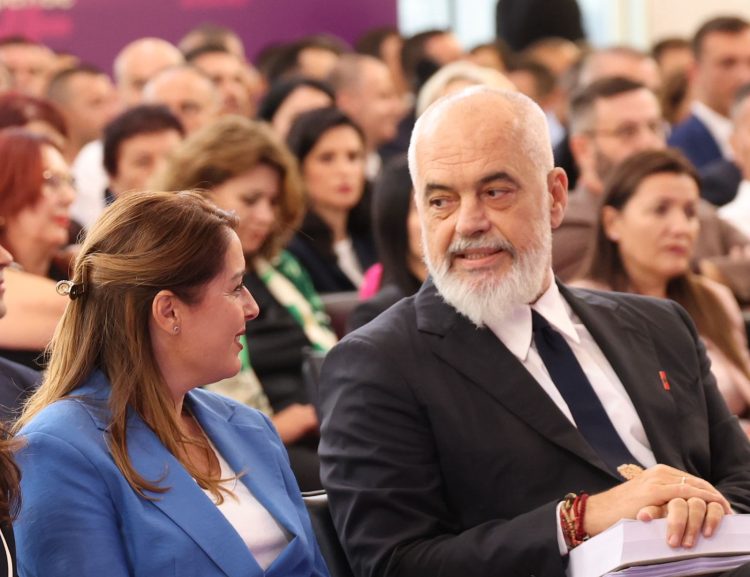 BIRN: Sjellja e Manastirliut si kryetare ‘de facto’ ngre shqetësime të reja për pushtetin vendor 4 Rama Ogerta 750x577 1