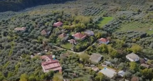 Banorët në Kuçovë ‘kanë harruar’ dasmat/ Mungesa e rrugës shkreton fshatrat 13 Screenshot 2025 12 17 163550
