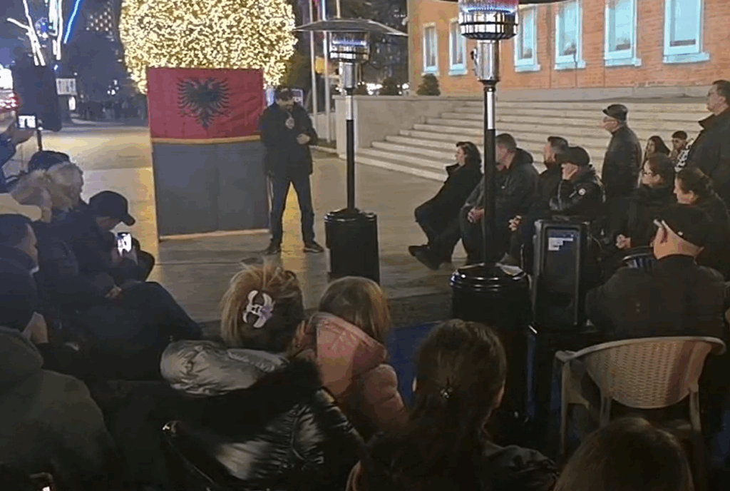 Lapaj thirrje për pjesëmarrje në protestë: Më 4 janar nuk do të tresim bakllavanë, por regjimin