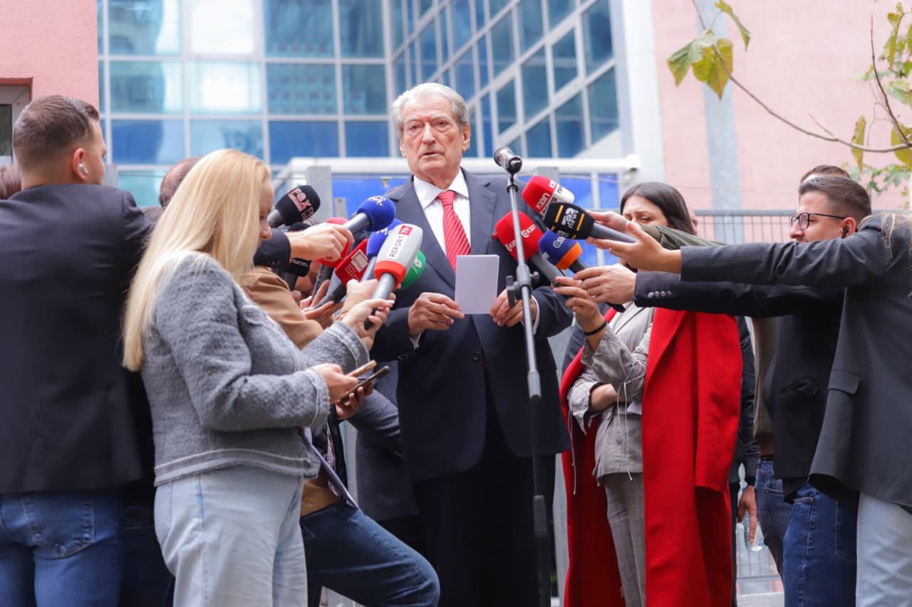 Berisha: Akuza ndaj gjyqtarëve dhe prokurorëve? Po i bëj një shërbim shqiptarëve, po u tregoj se… 12 WhatsApp Image 2025 12 01 at 10.22.27
