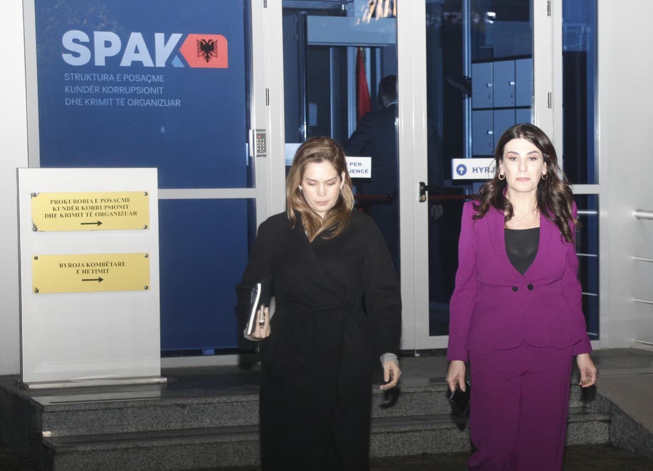 Nga shkelja e barazisë në tendera, te pastrimi i parave, ja akuzat për Ergys Agasin dhe drejtoreshën e AKSH-it. Masa sigurie për disa zyrtarë 1 WhatsApp Image 2025 12 03 at 17.09.05