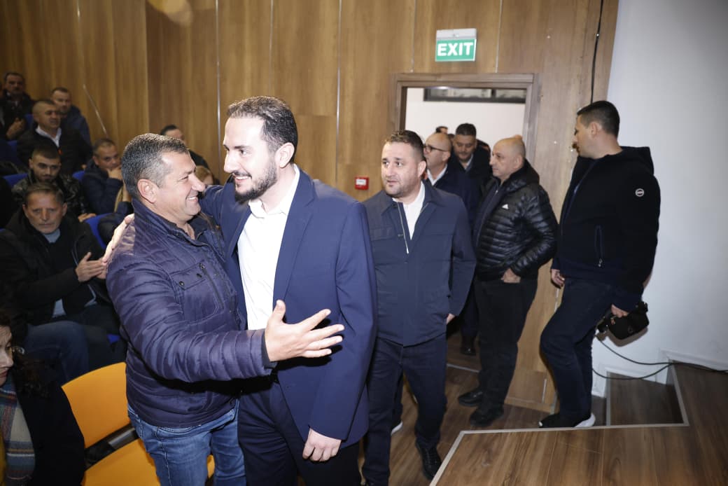 “Në 2021 më hoqën nga lista dhe mblodha 1 mijë njerëz në takim”, Salianji: Shqetësim duhet të ketë për ata që rrinë në vend dhe jo për takimet me demokratët 13 WhatsApp Image 2025 12 03 at 18.33.40