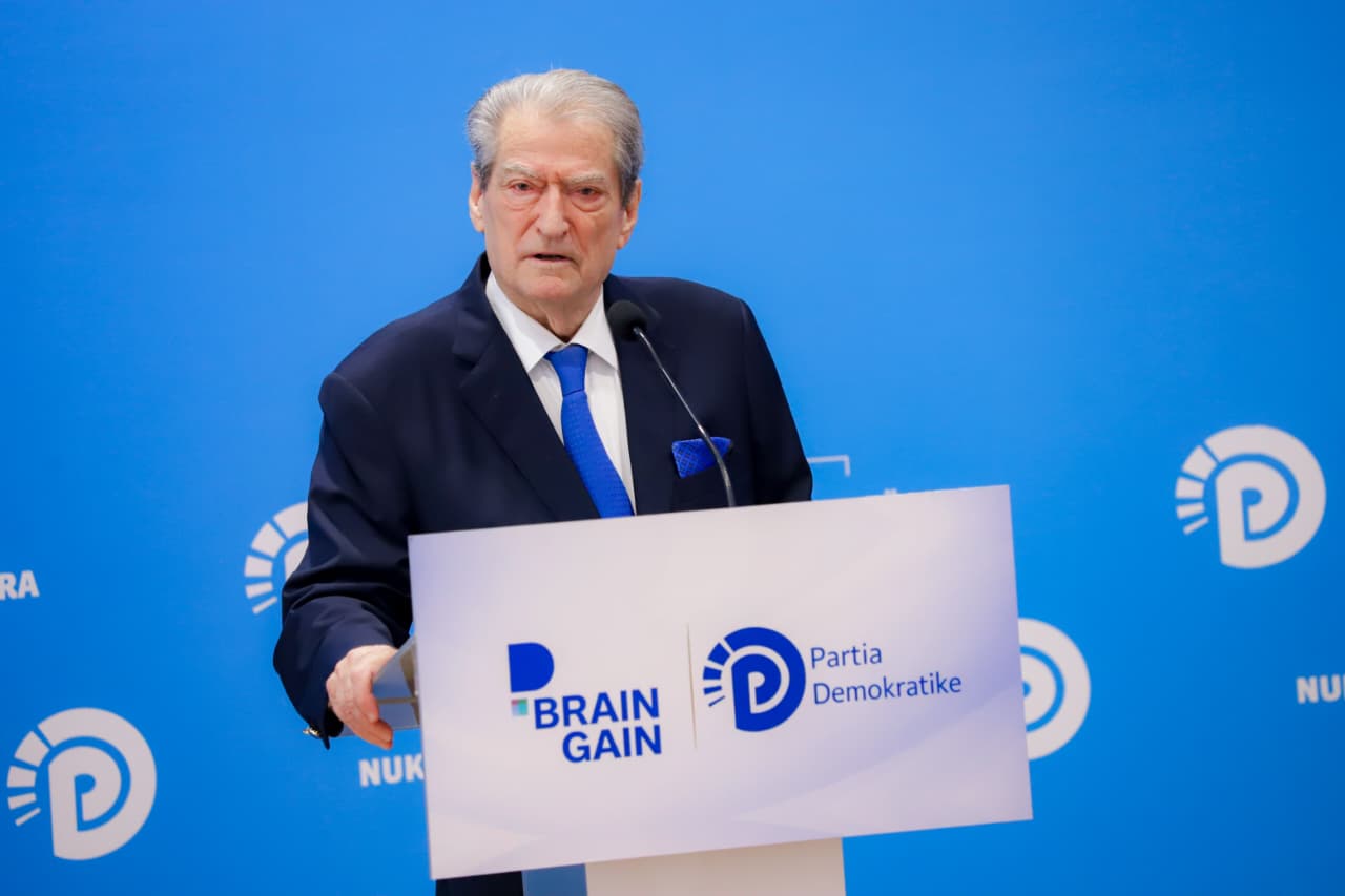 “Dosjet e ‘Lubisë’, tronditëse”/ Berisha: Rama nuk do t’i heqë imunitetin dhe bllokon drejtësinë! Revolta e opozitës? Deri sa të qërohet… 12 WhatsApp Image 2025 12 29 at 12.00.44