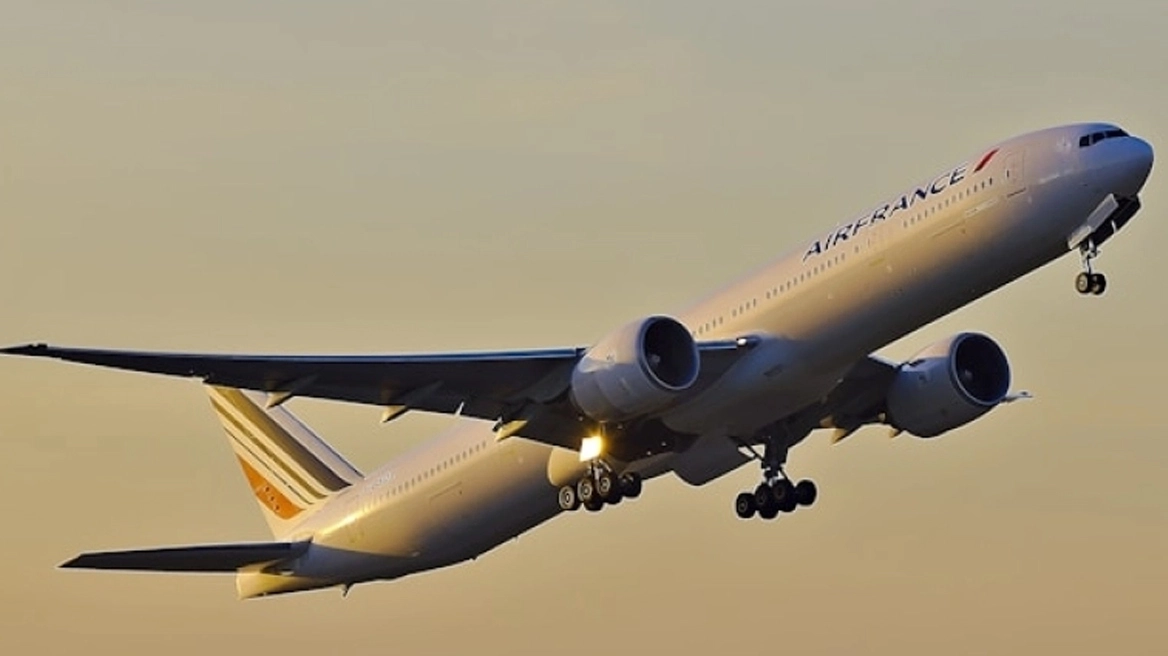Tmerr në fluturimin e Air France pas defektit të motorit, avioni humbet 5,000 këmbë brenda pak minutash 6 airfrance