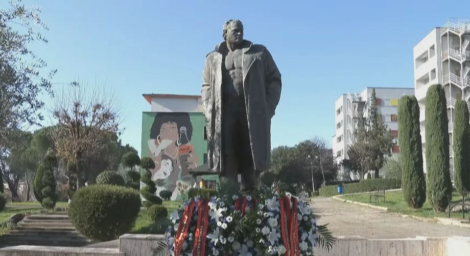 “Jeta e tim eti mes politikës, familjes dhe sportit”, Djali i Azem Hajdarit kujton momente familjare: Nëna i fikte automatin kur luanë me vëllanë tim, dinte të ishte baba i dashur 2 azem Hajdari
