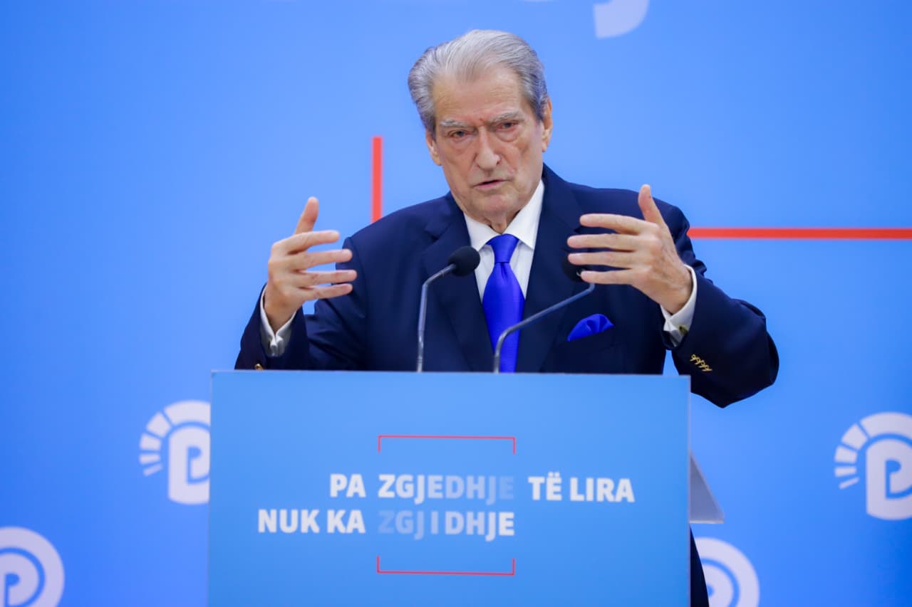 “Më shih në sy! E meku, e qepi!”/ Berisha: Skenë e pa përsëritshme në takimin Rama-Balluku-Manja në Kryeministri. Muret kanë veshë dhe sy… 4 b6d81804 b078 451d 8f25 a9d450bde834