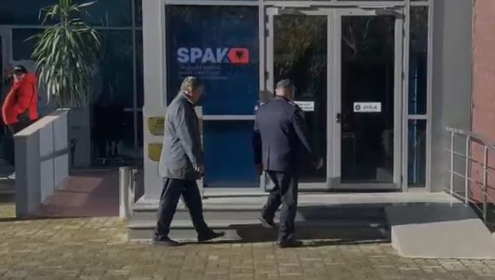 LAJM I FUNDIT/ Çështja ’21 Janari’, ish-presidenti Bamir Topi shkon në SPAK 13 bamir topi