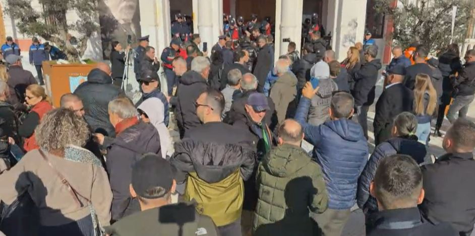 bashkia vlore proteste