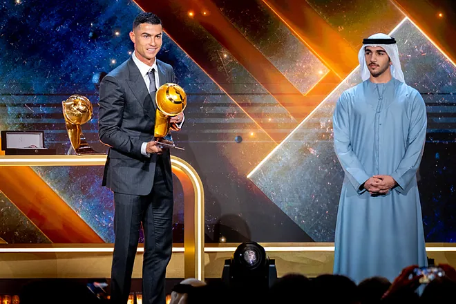 FOTO/ Ronaldo, “sheik” në Dubai! Ora 750 mijë dollarëshe që tërhoqi vëmendjen