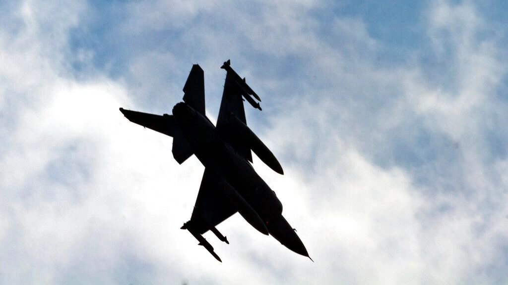 Provokim i ri nga Ankaraja në Egjeun qendror: katër shkelje nga F-16 9 e0b938cd ap741513203423