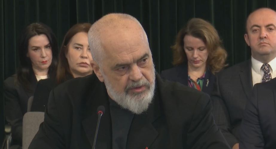 “S’ka më makina ministrash e deputetësh që zaptojnë trotuaret dhe shkelin semaforin”, Rama kritika Komisionerit: Sanksione ministrive dhe sekretarëve kur s’kthejnë përgjigje! 8 edi rama 3 2