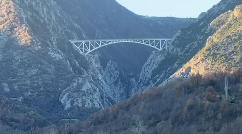 E rëndë në Mat/ 40-vjeçari hidhet nga ura rreth 160 metra e lartë, nipi i “gjeneralit” të krimit, Nehat Kulla 9 fshati fshat