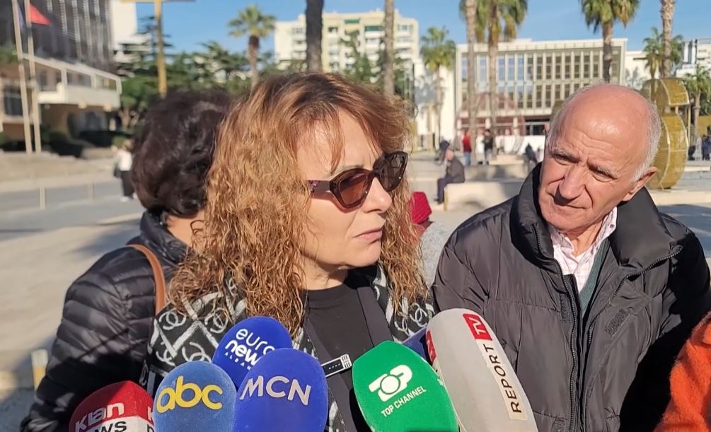 Familjarët e 15-vjeçarit të vrarë në Durrës ngrihen në protestë dhe kërkojnë drejtësi: Shkojnë në shkollë me thika, jo me libra 11 halla e 15 vjecarit durres