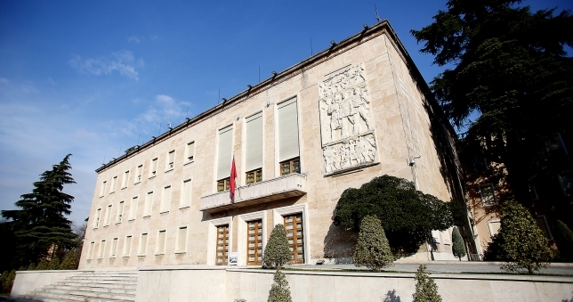 Krishtlindje të gjata për administratën/ E premtja, ditë pushimi zyrtare