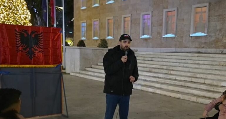 Lapaj thirrje për t’ju bashkuar protestës: Ramës i ka ardhur fundi, të dalim në shesh