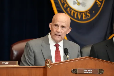 SHBA e shqetësuar për Reformën në Drejtësi, flet kongresmeni amerikan: Pas 10 vitesh duhet të rishqyrtohet. Rreth 200 mijë çështje të pazgjidhura 13