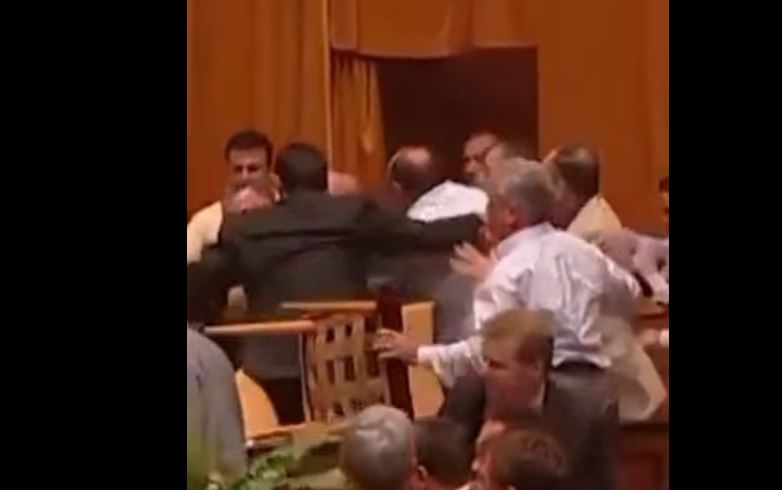 Kaosi i sotëm në parlament/ Topalli hap arkivat: Ja ç’bënin deputetët e PS në 2006-ën
