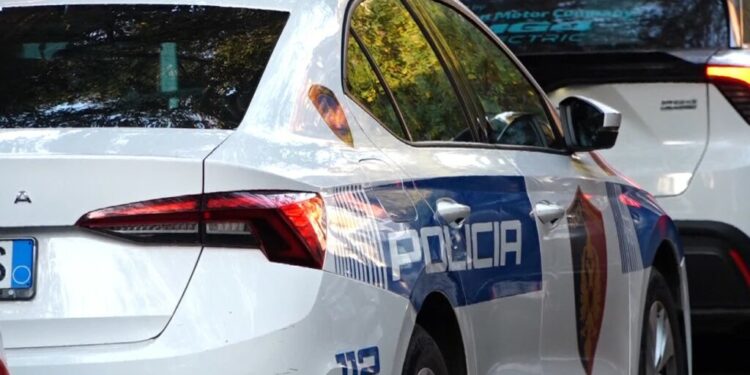 FOTO/ Mori pa leje makinën e të atit dhe u largua, shpallet në kërkim 14-vjeçari nga Hasi