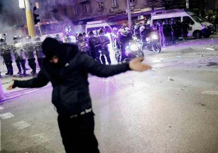 Kur protestat japin fryte: Qeveria bullgare bie!