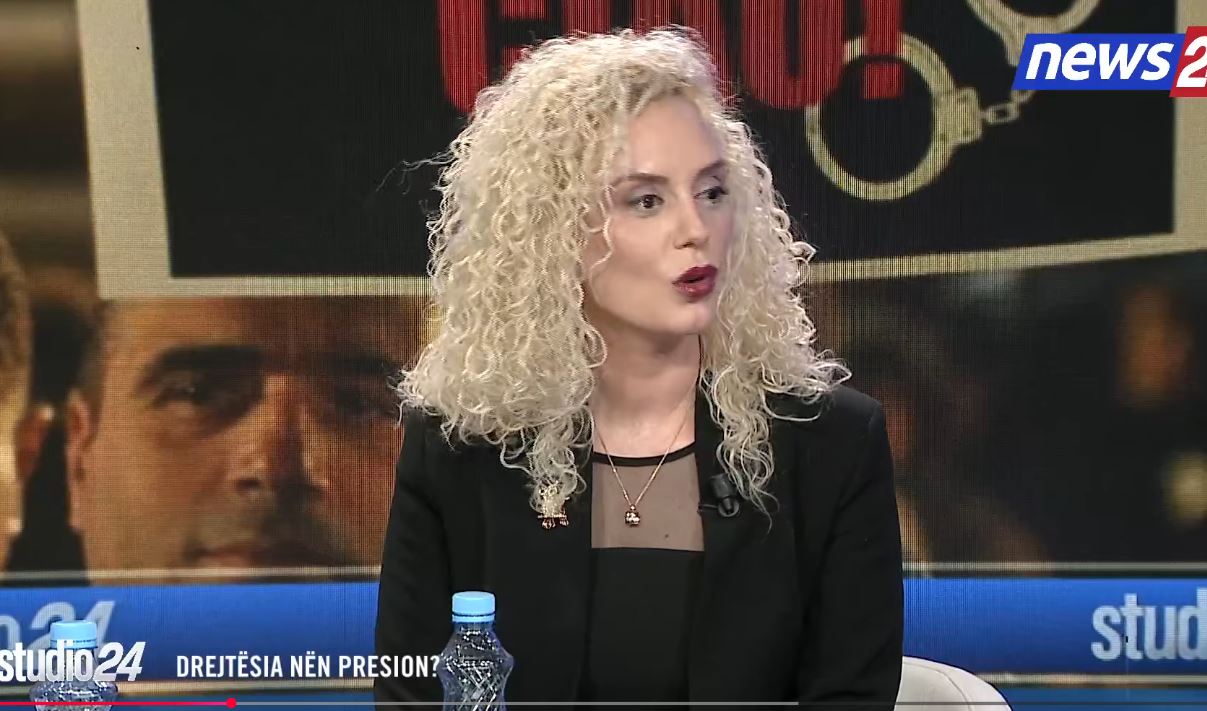 Pezullimi i Ballukut në Kushtetuese/ Juristja shpjegon çfarë pritet të ndodhë më 4 dhjetor: Nëse rrëzohet kërkesa e qeverisë, 3 gjyqtarë… 15 qeleshi
