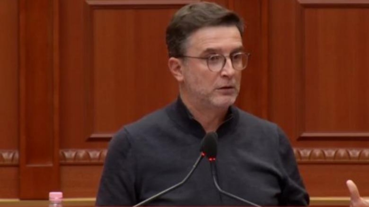 “Si mund të jetë estetike një shpend i gjakosur”/ Braçe “shpërthen” ndaj ministrit të Mjedisit: Po u jepni armë 25-vjeçarëve… 7 rXp3O8Db vggh sd