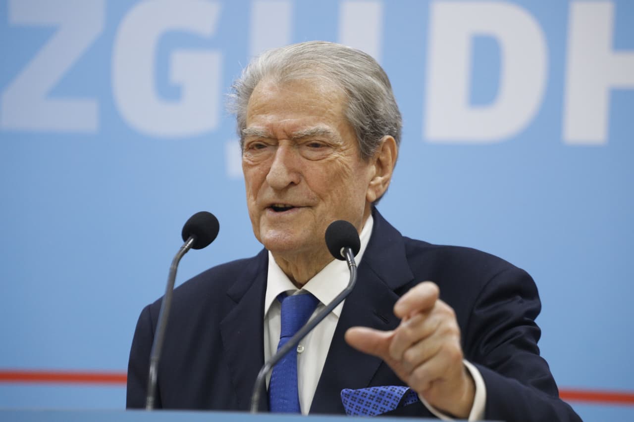 Vlonjatët në protestë për ujin e pijshëm/ “Po përjetoni padrejtësi!”, Berisha: Reagim dinjitoz! Ua zutë në fyt ‘galanë’ zyrtarëve 5 sali berisha 2 10