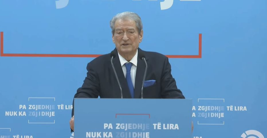 “Ka përgjegjësi me të mëdha se Lubia. Tre Lindat fati ia ka mbledhur në një rreth të kuq”, Berisha thirrje Ramës: Je i pashpresë, dorëhiqu!! 8 sali berishaa