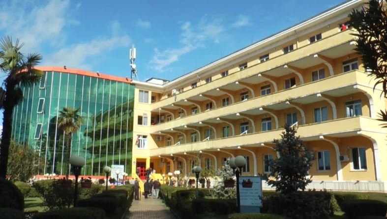 Largohet nga detyra drejtoresha e “Shefqet Ndroqit”, ja kush e zëvendëson