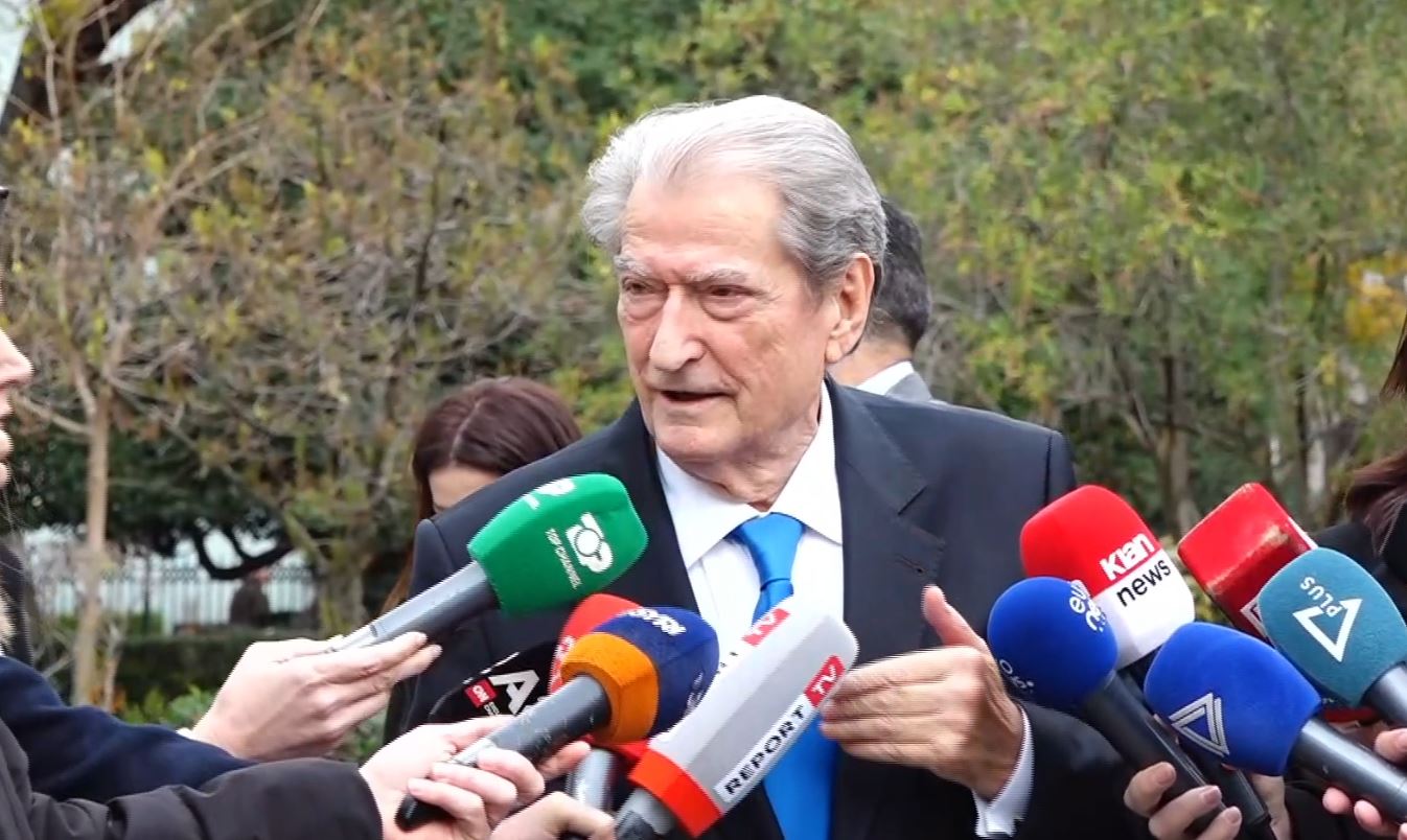 Berisha s’ia njeh ‘meritat’ Salianjit: Na dha Bashkinë e Kavajës? Kur ishte në burg, në ‘11 Maj’ morëm 3 mijë vota më shumë 4 sdfgcvbhn