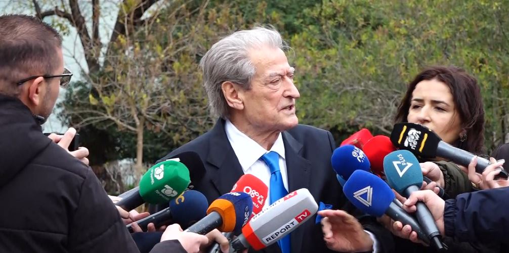 Takimi i Salianjit në Durrës/ “Kishte të pakënaqur se…”, çfarë paralajmëron Berisha: Ata që zgjodhën në mes të fushatës turizmin….do japin llogari 6 vbbbb