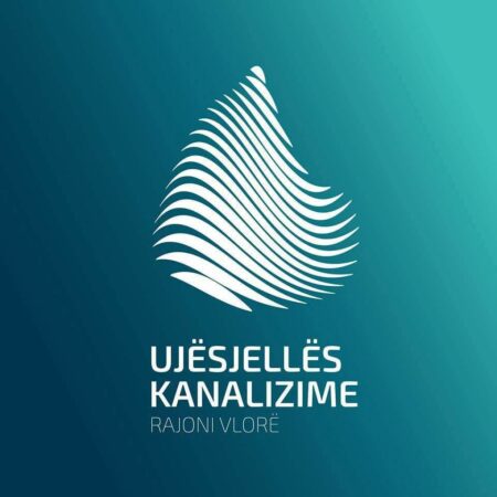 Prej pesë ditësh mungesë e ujit të pijshëm/ Ujësjellësi Vlorë paralajmëron qytetarët: Mos e pini nga autobotet
