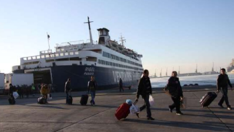 Kaosi në aeroportin e Brindisit, 220 pasagjerë gjejnë zgjidhje për tu nisur drejt Shqipërisë, pjesa tjetër kthehen pas
