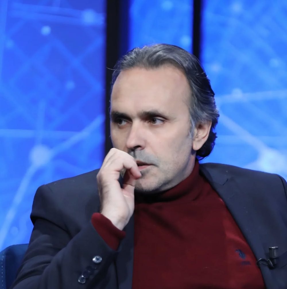 Nga Ergys Mërtiri: Pse e festojmë Vitin e Ri?