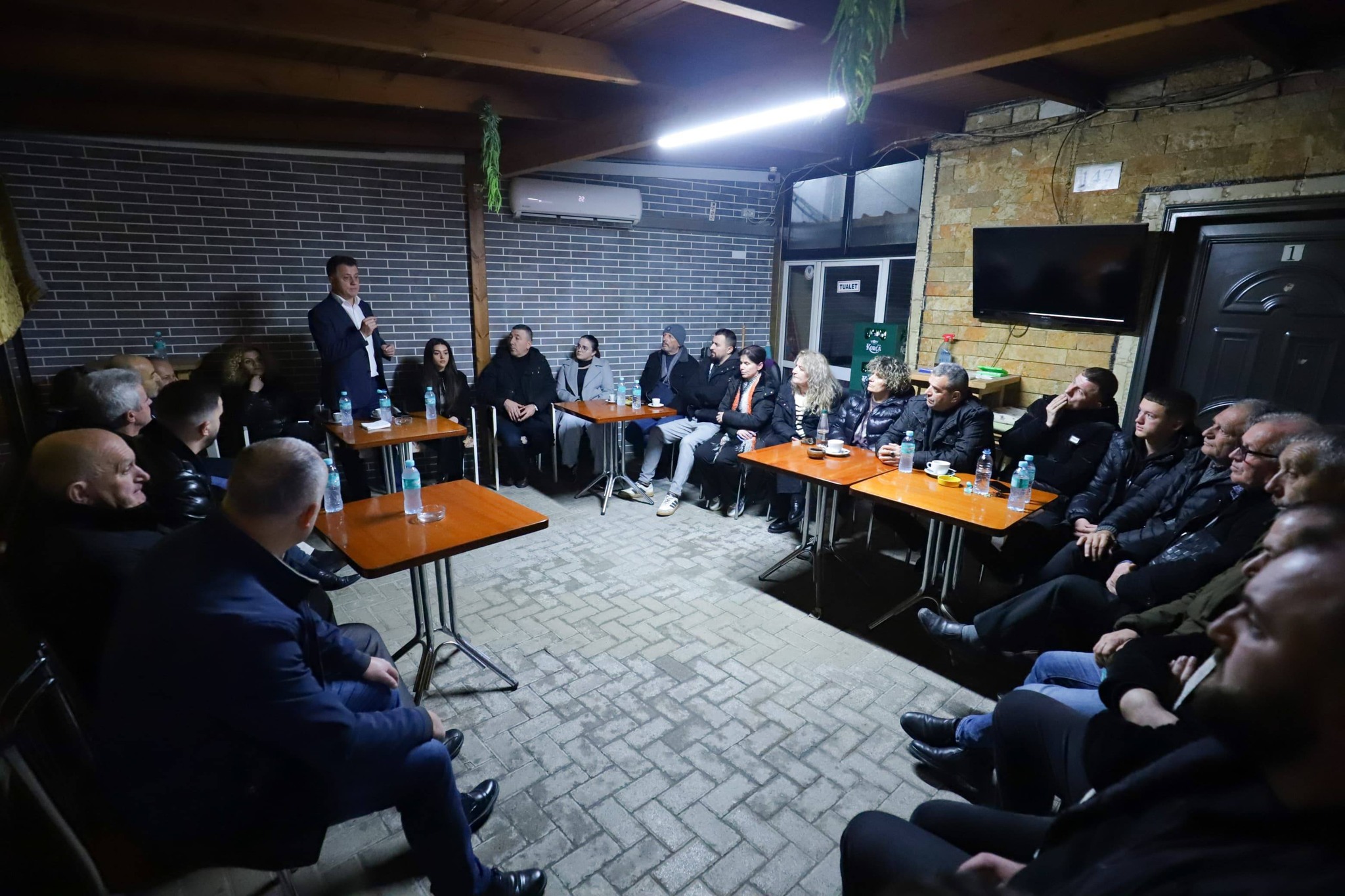 Protesta më 10 shkurt/ Noka takim me qytetarët në Sharrë: Opozita në përballje vendimtare, sfidon narkoshtetin! 14 625215389 1499809422147354 8530982053027732461 n