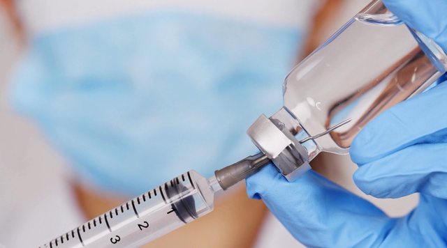 Vaksina e HPV, pjesë e kalendarit të detyruar për djemtë 13-vjeçarë
