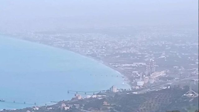 Greqia nuk gjen qetësi! Pas motit të keq dhe përmbytjeve, vendi mbulohet nga pluhuri afrikan