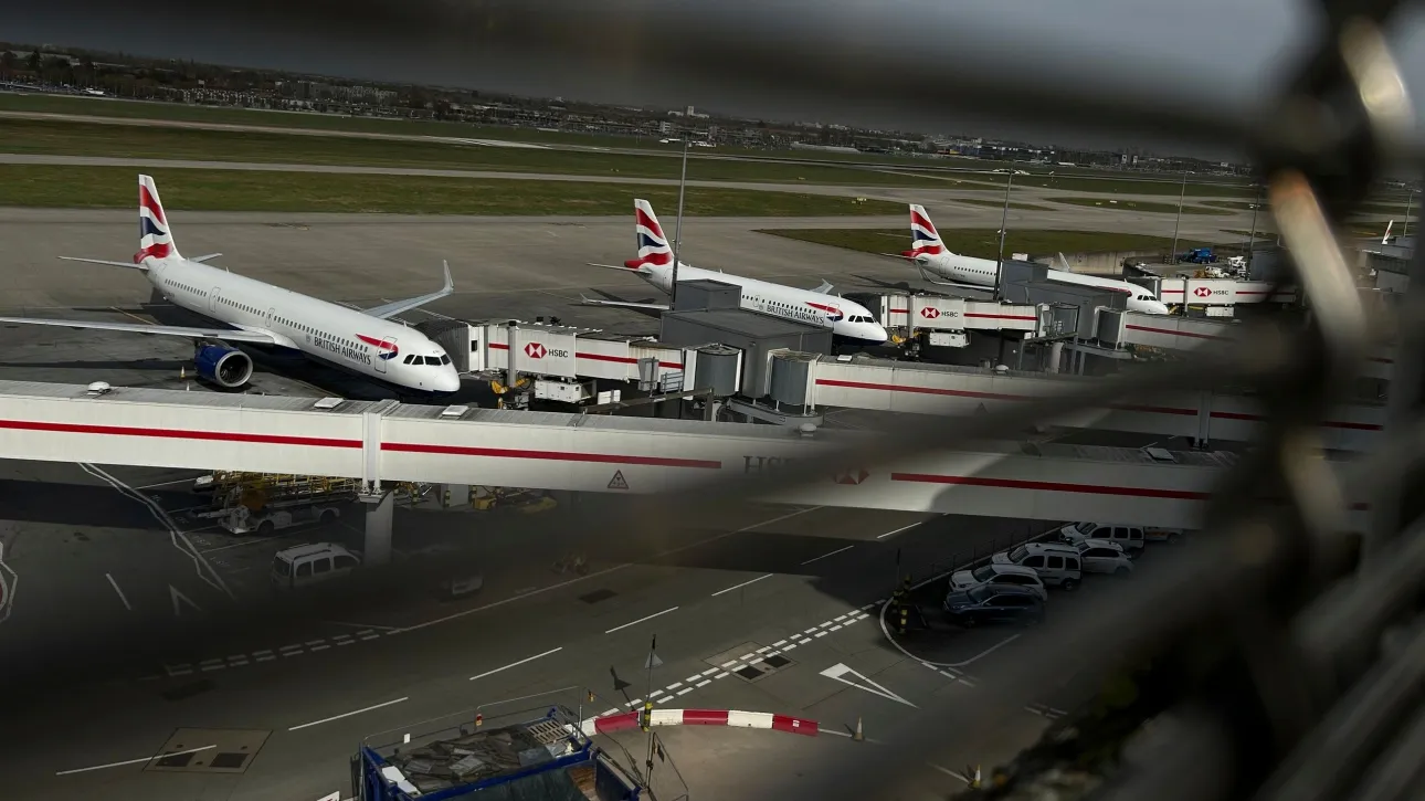 Mbretëria e Bashkuar: Aeroporti i Heathrow heq limitin prej 100 ml lëngjesh në bagazhin e dorës