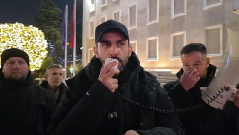 “Nëse bashkohemi nuk na thyejnë dot”/ Lapaj njofton datën e protestës së radhës
