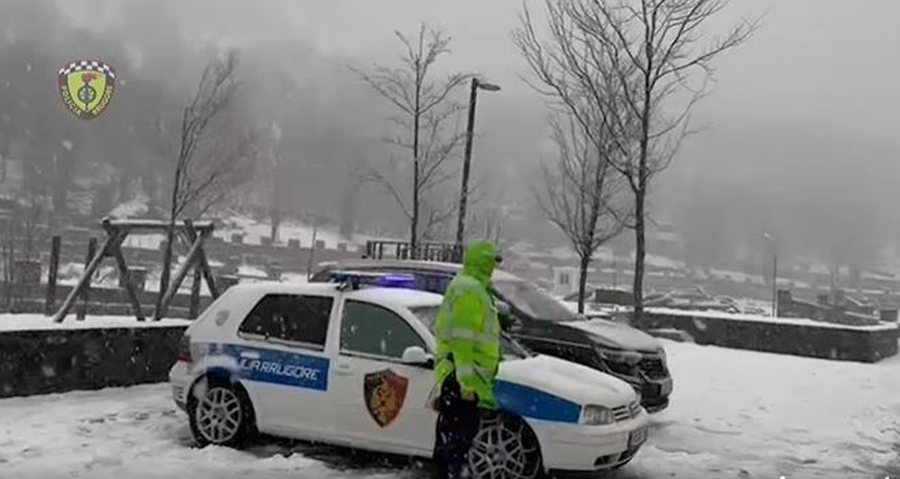 Moti i keq me shi dhe dëborë, policia apel drejtuesve të mjeteve: Tregoni kujdes gjatë qarkullimit 1 900 0 1768061621xcapturejpg 565